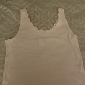NWT scallop neck tank top